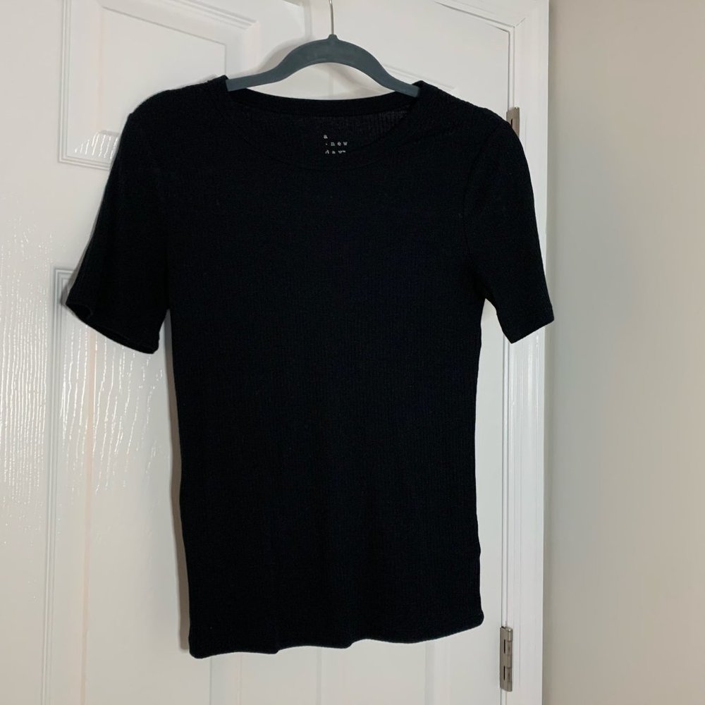 A New Day Black Fitted T-Shirt | Size Small